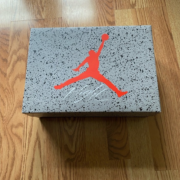 Air Jordan bred 4s - Picture 3 of 9